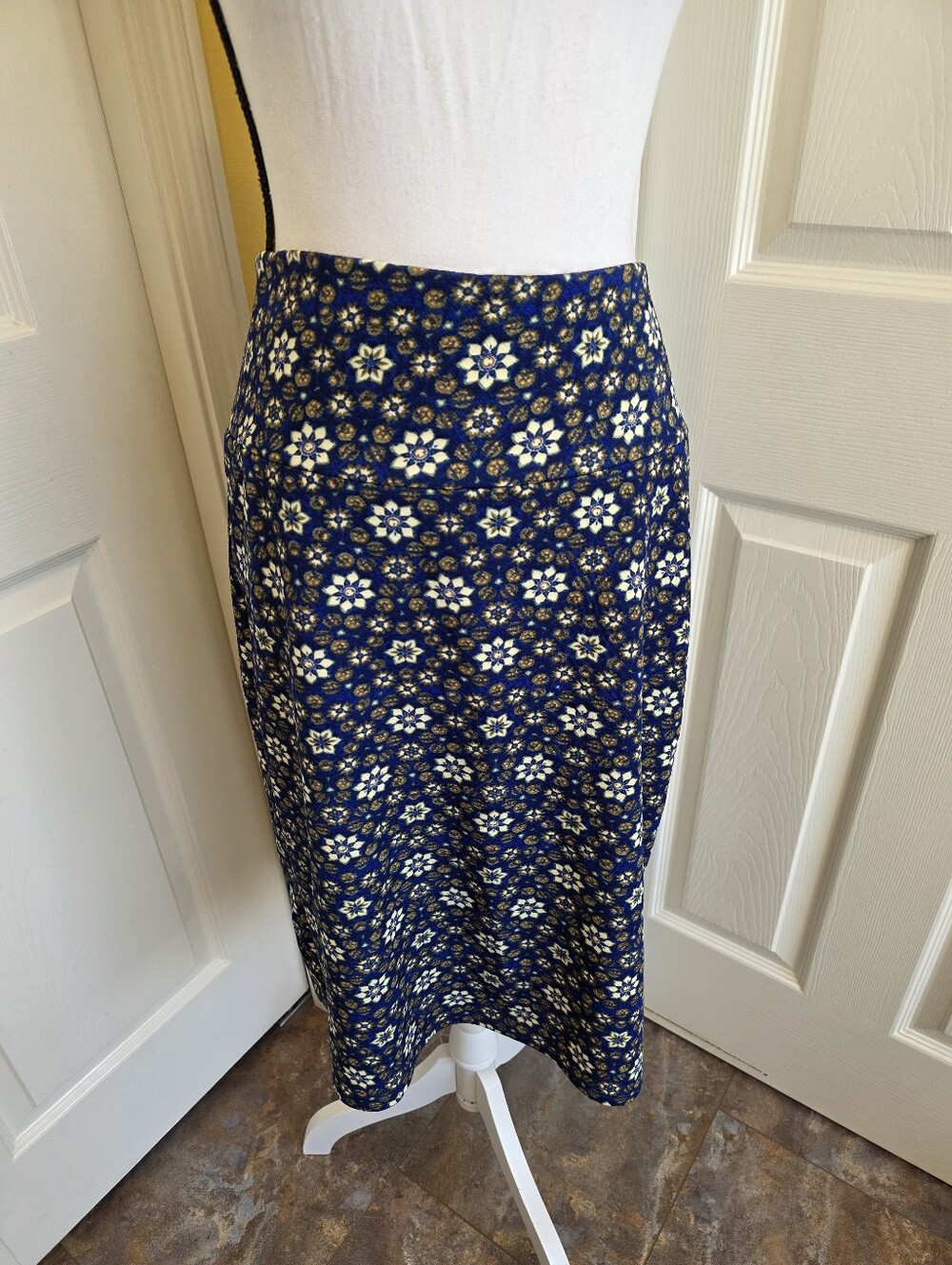 LULAROE COLORFUL FLORAL SKIRT, SIZE XL, NEW